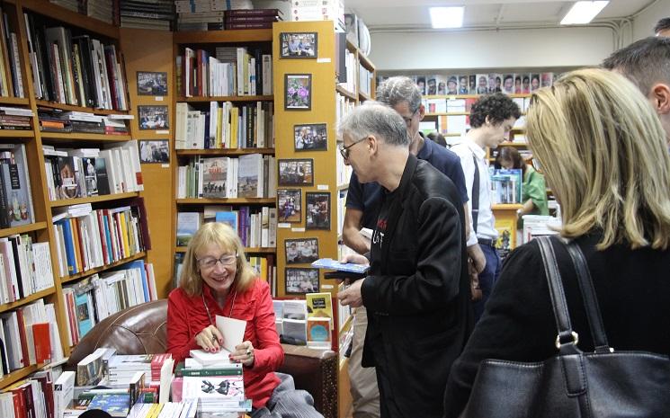 Dédicace de Chantal Thomas à la librairie Parenthèse de Hong Kong.