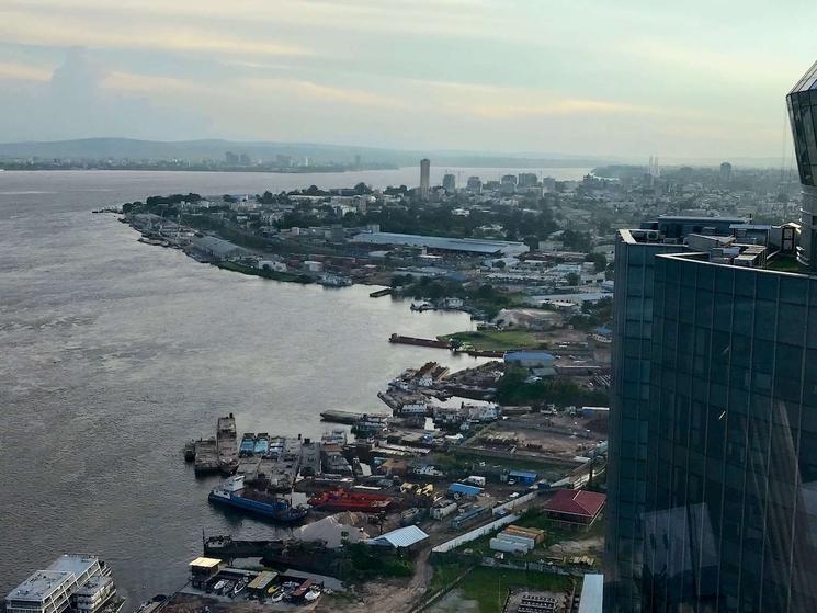 Brazzaville, vue du sommet des tours jumelles.