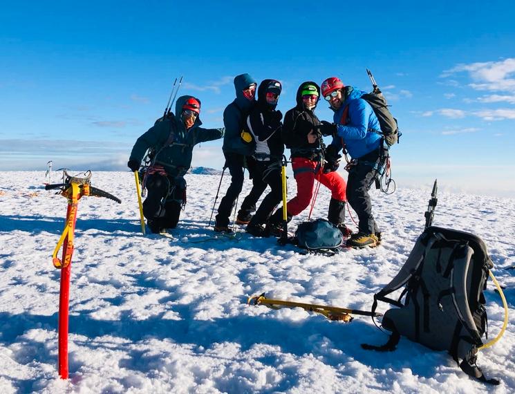 3 françaises et deux guides de montagnes colombiens au sommet du volcan de Los Nevados del Tolima