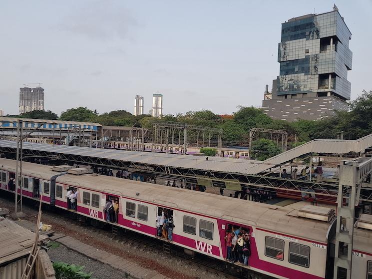 Train local à Mumbai