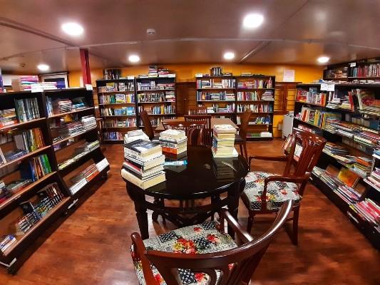 litterature inde trilogy library mumbai