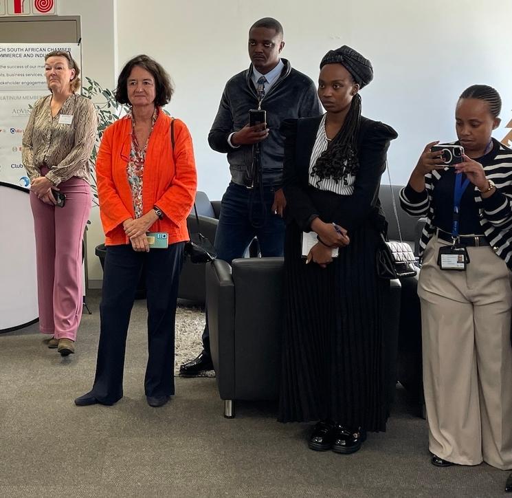 Valérie HIRSH avec SIZANANI