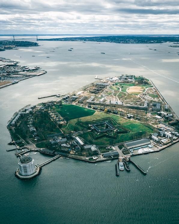 Vue aérienne de Governors Island © Chalo Gallardo