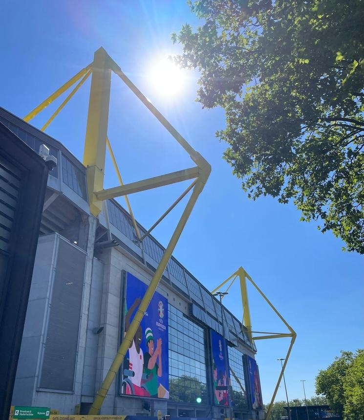 Le soleil allemand au-dessus du stade de football de Dortmund.  Photo : Lilia Kowalczyk pour Lpj.com Varsovie