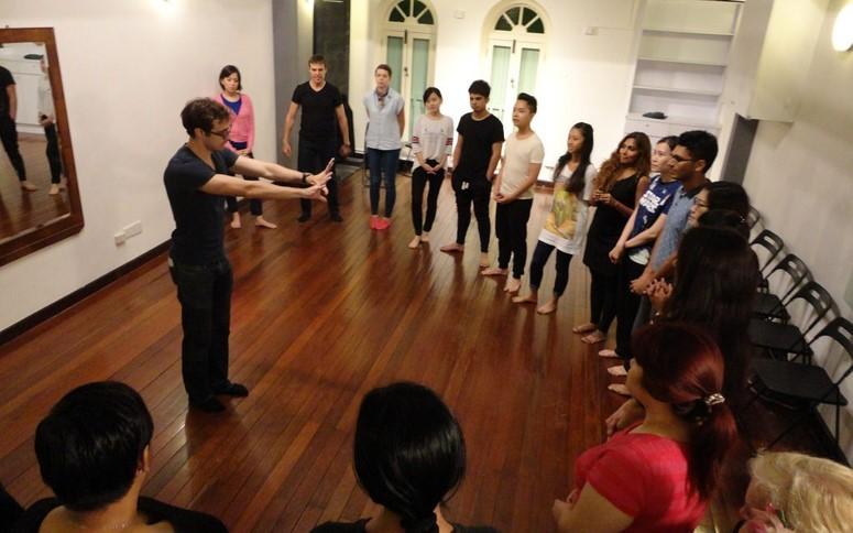 Arnaud Pierre improvisation theatre singapour