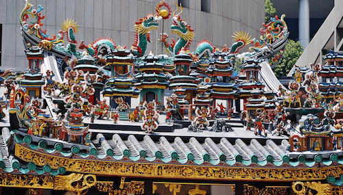 La toiture du temple Yueh Hai Ching (© Wikimedia)