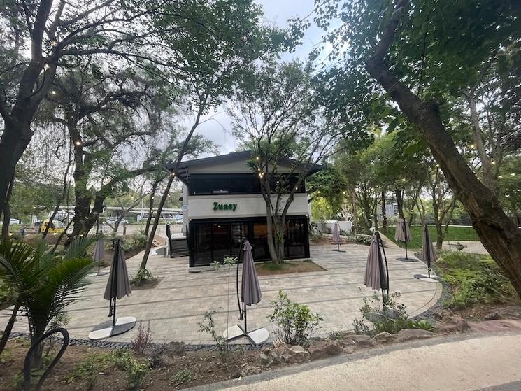 Zuney à NINE YARDS JOHANNESBURG