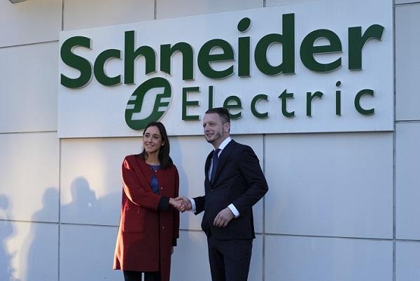 Brune Poirson, en compagnie de Thomas Träger, Country President Schneider Electric