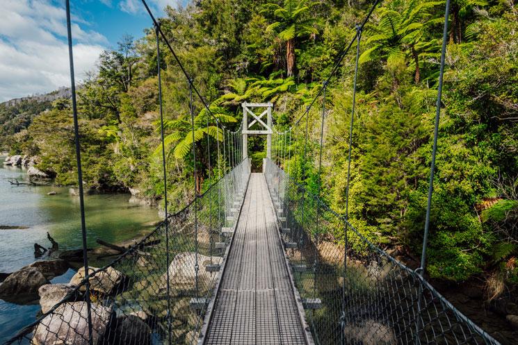pont sur beau paysage 