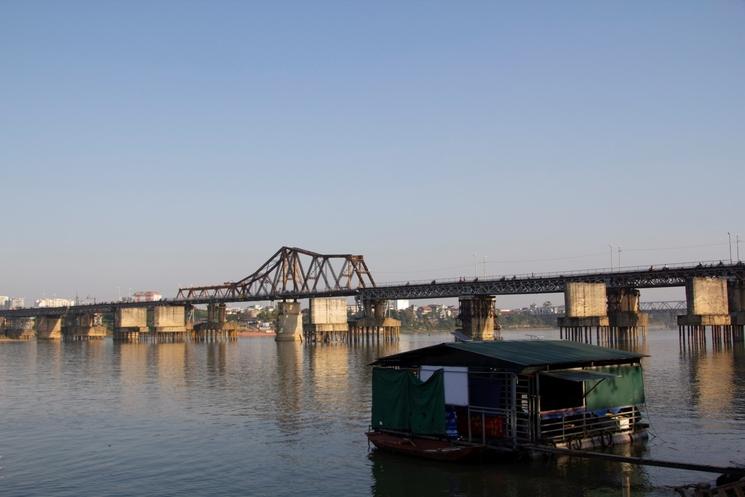 un abri sur le fleuve rouge à Hanoi 