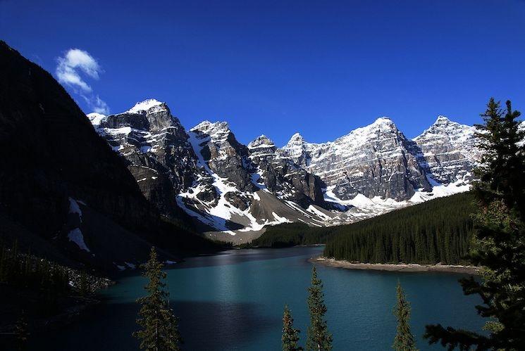 Le Moraine Lake dans l'Alberta, parmi les meilleures destinations 2023 selon National Geographic