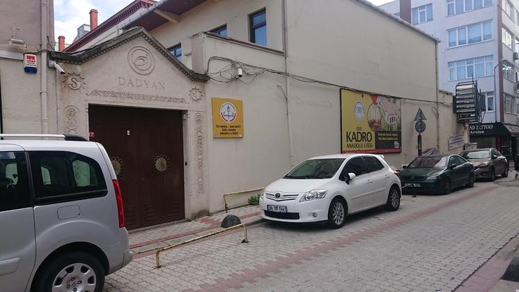 ancienne entrée de l’école Dadyan (aujourd’hui Özel Kadro Anadolu Lisesi)