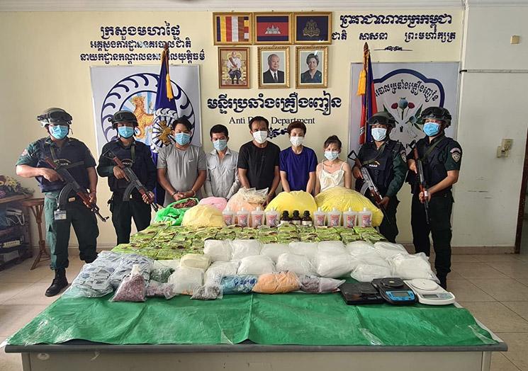 arrestation par la police cambodgienne e trafiquants de drogue