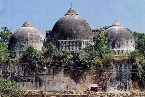 La mosquée Babri avant sa descrution. Photo : CC Wikimedia