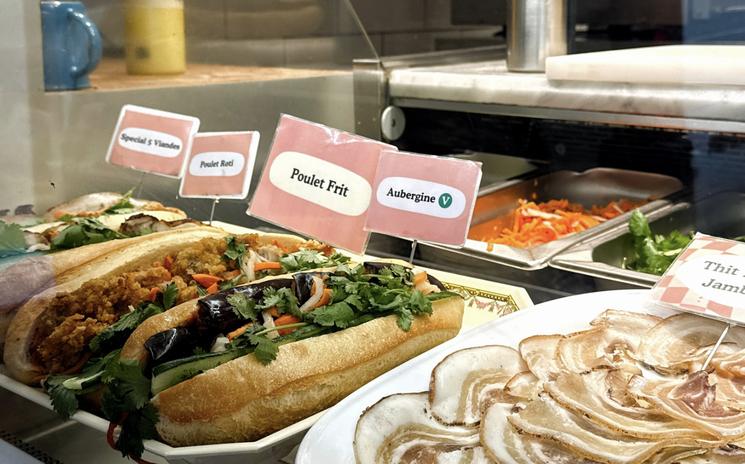Des banh mi en vitrine