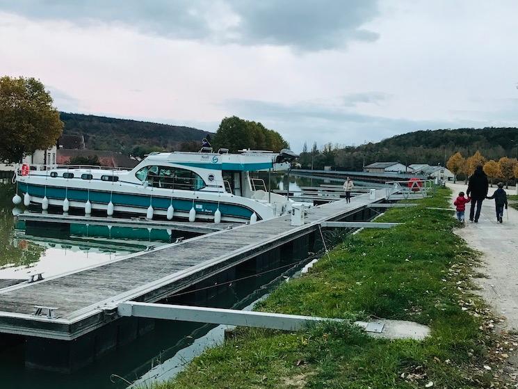 Le bateau pour la croisière