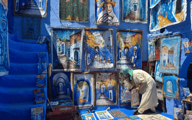 Un peintre dans son atelier de la Médina de Chefchaouen © Pauline Deprez