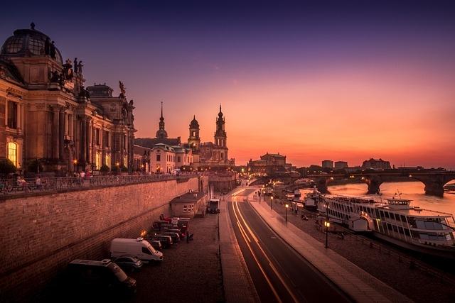 vue du couché de soleil de la Brühlsche Terrasse