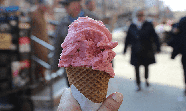 boule de glace dans un cone