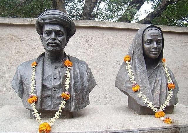 Bustes de Savitribai et Jyotirao Phule à Pune