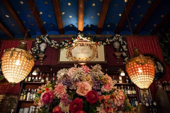 le plafond bleu étoilé du café de las Horas à Valencia