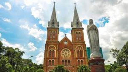 Cathédrale à l’architecture néo-gothique au Vietnam