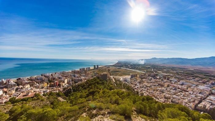 vue panoramique de la ville de cullera en espagne