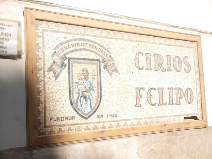 plaque de la boutique cirios felipo sur la plaza de la virgen