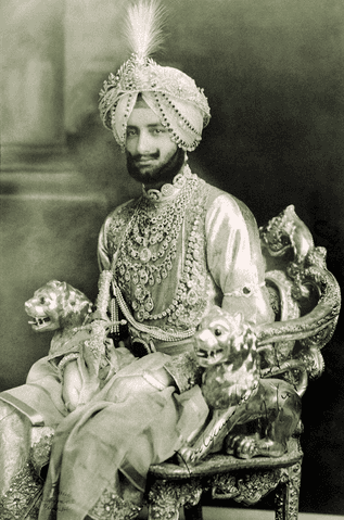 Le collier Patiala de Cartier porté par le Maharaja Yadavindra Singh