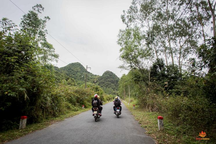 Conduite en moto jusqu'au port de Beo