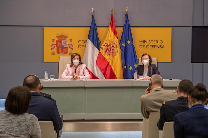 Les 2 ministres pendant la conférence de presse à Madrid