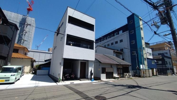 contrastes urbains à Osaka