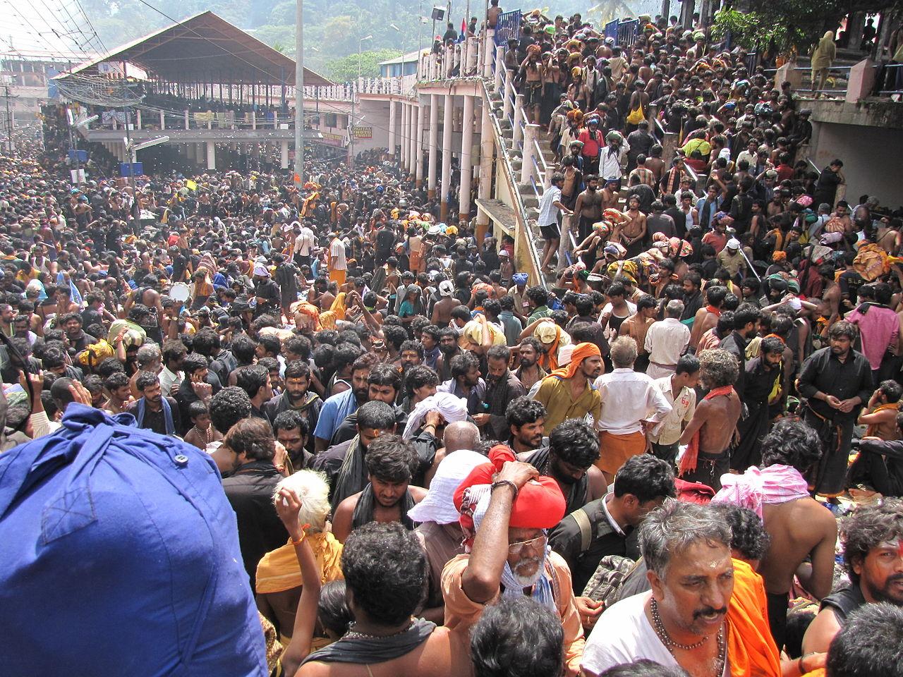 foule hommes temple sabarimala