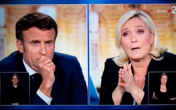 Emmanuel Macron et Marine Le Pen pendant le débat