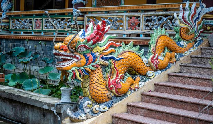 Dragon : animal sacré dans un temple du Vietnam