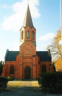 L'église Saint André à Ordrup qui était avec les bâtiments attenants jusqu'à l'arrivée des dominicains en 1953 la propriété des pères jésuites.