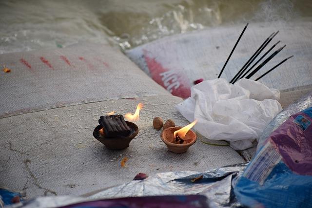 Encens cone dhoop en hindi et encens en batonnet agarbatti en hindi