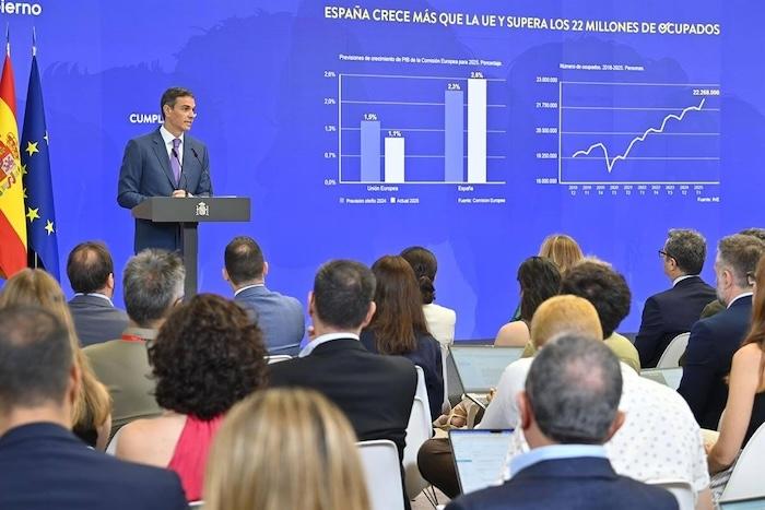 pedro sanchez lors d'une allocution à la moncloa