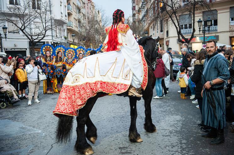 une femme sur un cheval