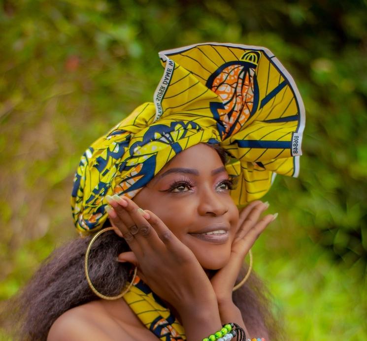 une femme congolaise qui sourit 