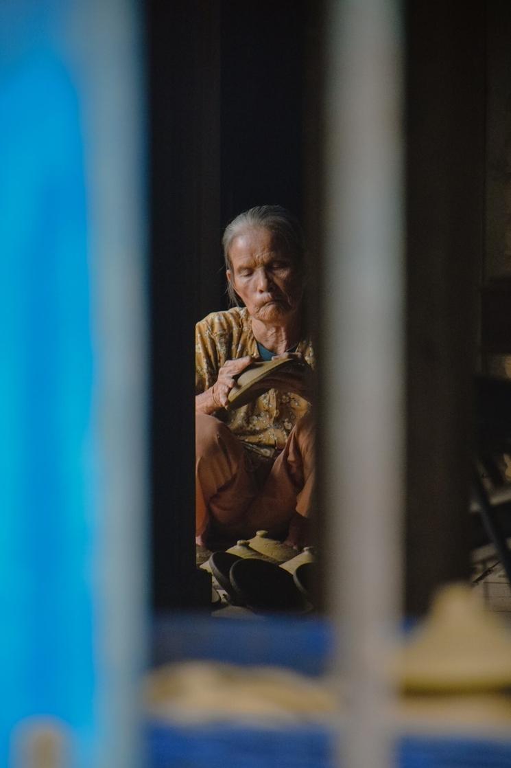 une femme à hoi an qui créé des poterie 