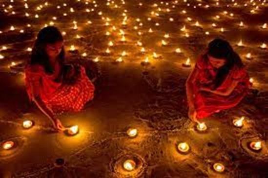 personnes celebrant deepavali