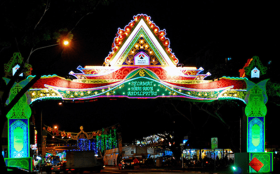 Choo Yut Shing. Geylang Road. 2010. Publiée sur Flickr, disponible à l'adresse https://www.flickr.com/photos/25802865@N08/4908521951 (consultée le 10 avril 2025).