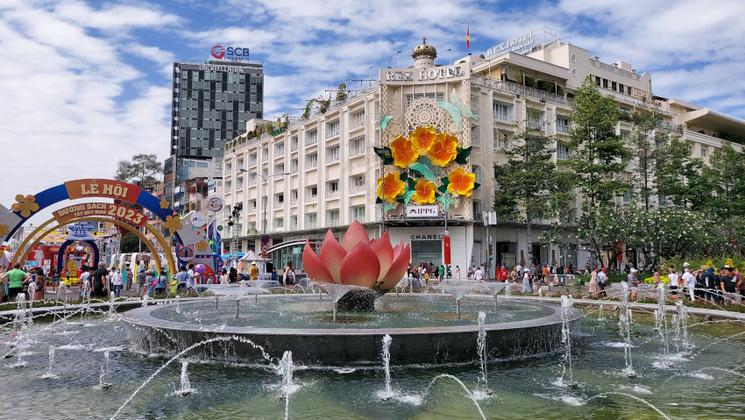 Fontaine d'eau sur Nguyen Hue a Saigon