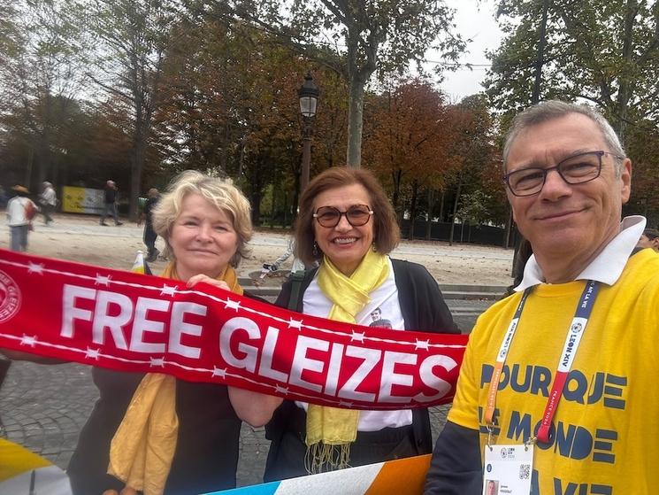 parents christophe gleizes sur les champs élysées