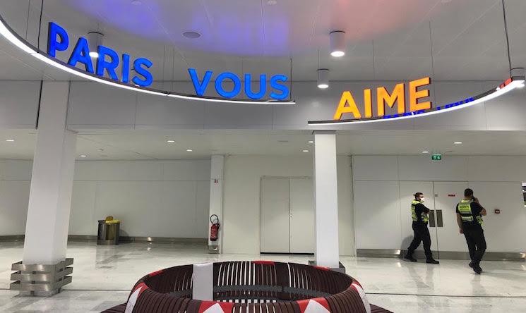 hall d'aéroport Paris Charles de Gaulle