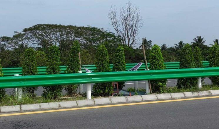 hamac au milieu de l'autoroute 