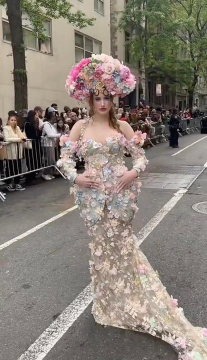 Hayley Baylee au Met Gala, en Marie-Antoinette 