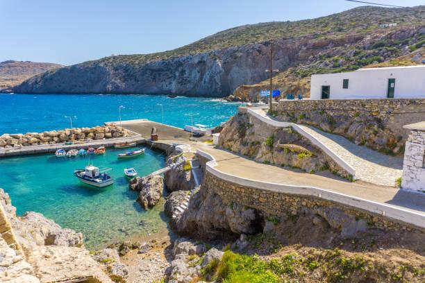 Vue paradisiaque de l'ïle d'Anticythère en Grèce