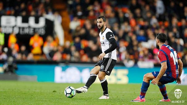 Montoya inquiète à droite